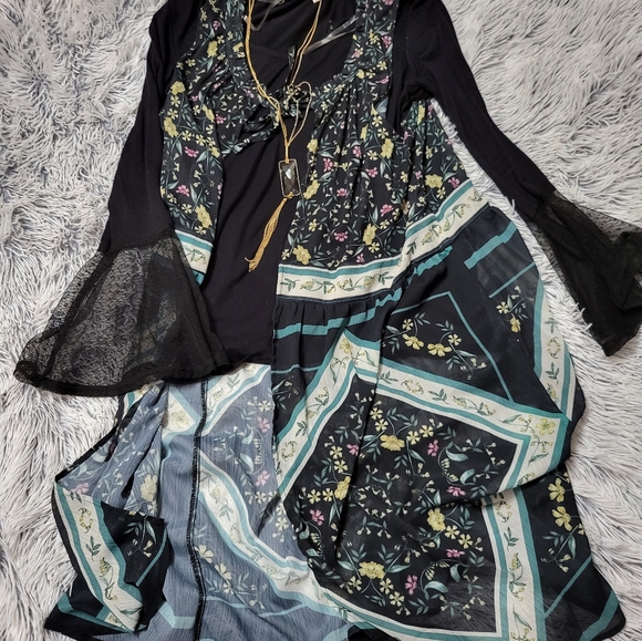 Tru Self Floral Shawl with Shirt - Picture 4 of 5